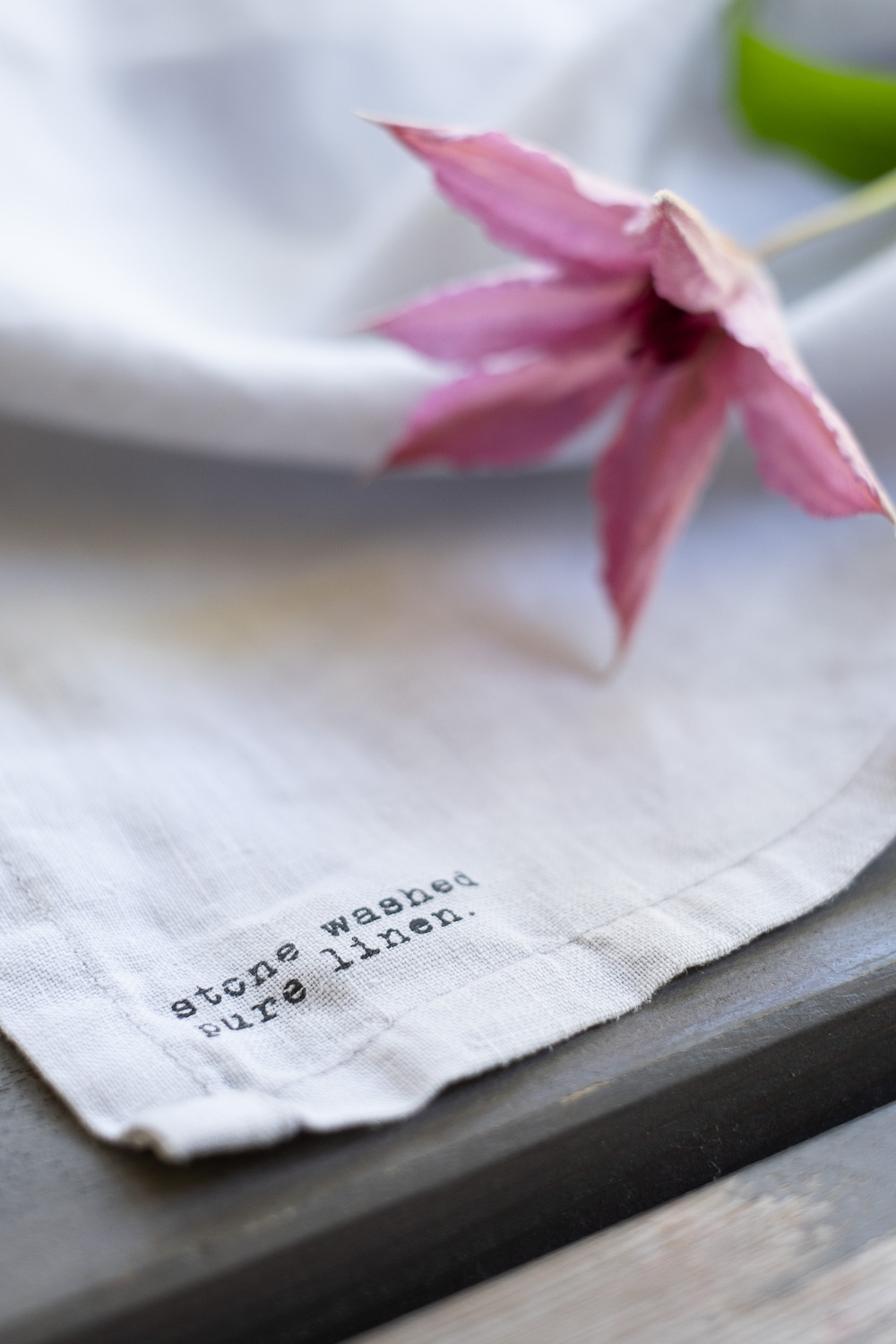 Pellava sisustuksessa. Valokuva.