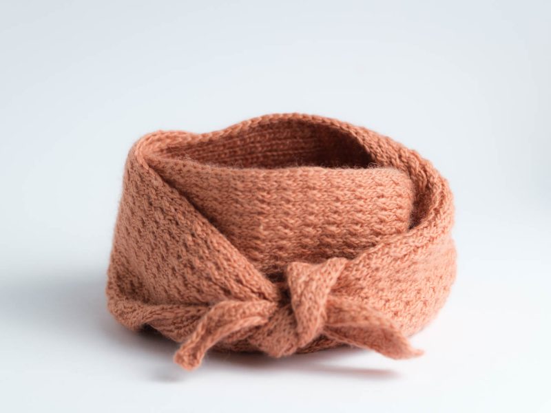 Kudottu huivi silkkimerinolangasta