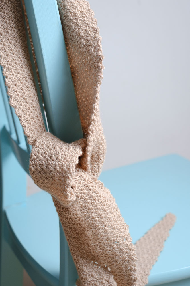 Silky Lace kaulahuivi virkattuna. Valokuva.