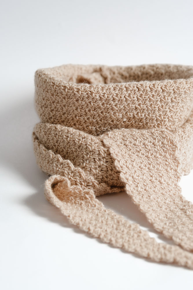 Silky Lace kaulahuivi virkattuna. Valokuva.