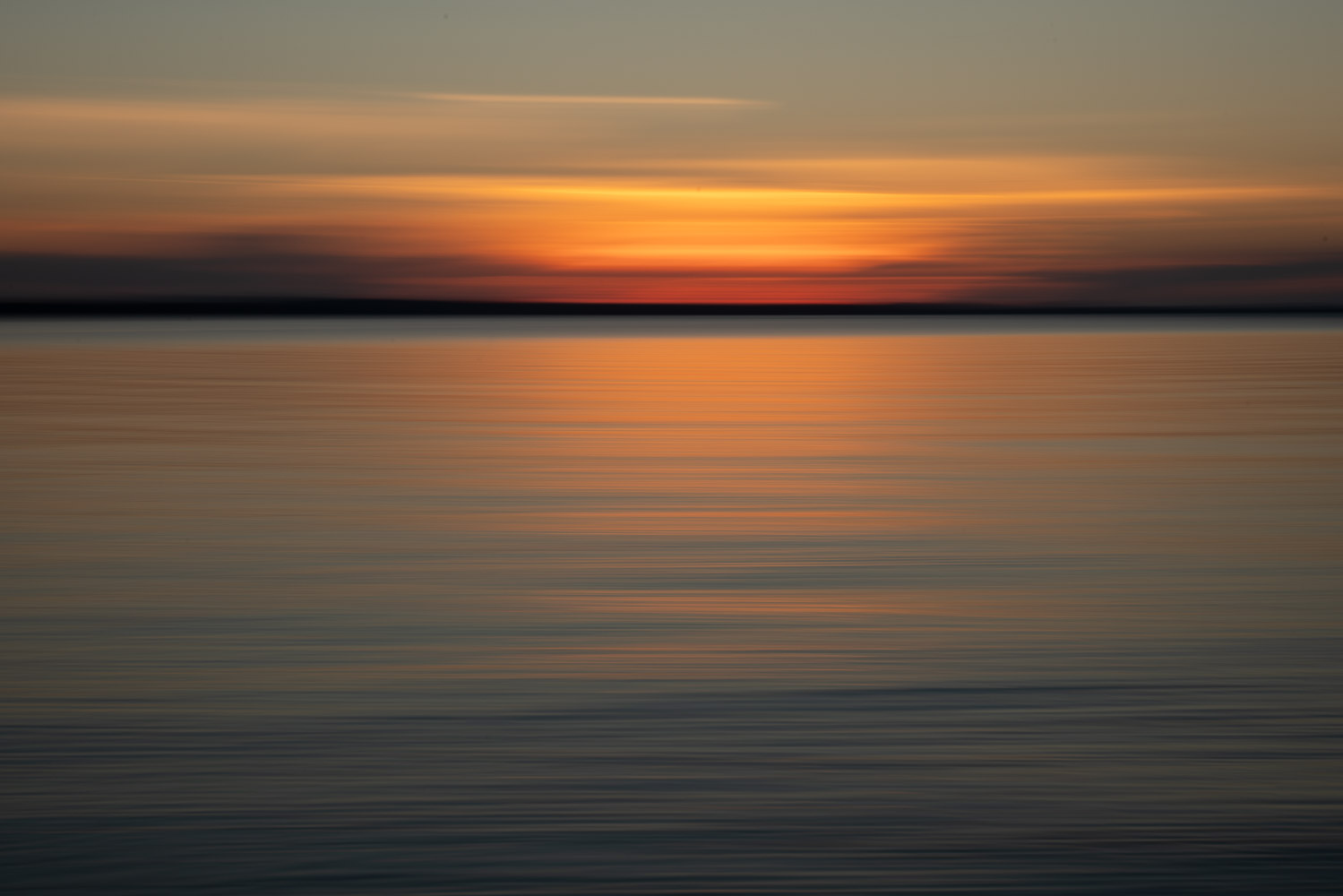 Auringonlasku Näsijärvellä Tampereella. Valokuva.